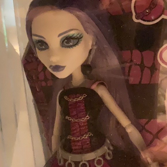 Mattel Monster High Spectra Vondergeist Doll - Original Release 1st Run (2011) - Picture 6 of 6